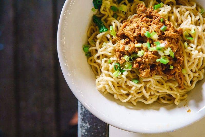 Mie Ayam Beda Rasa: Rahasia Rasa yang Bikin Cilacap Bergetar!